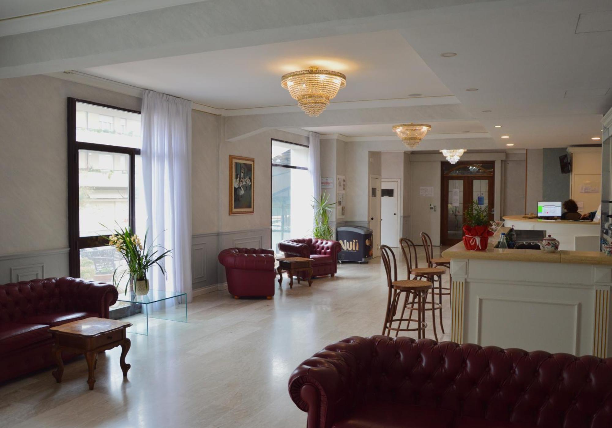 Nouvel Des Bains Hotel
