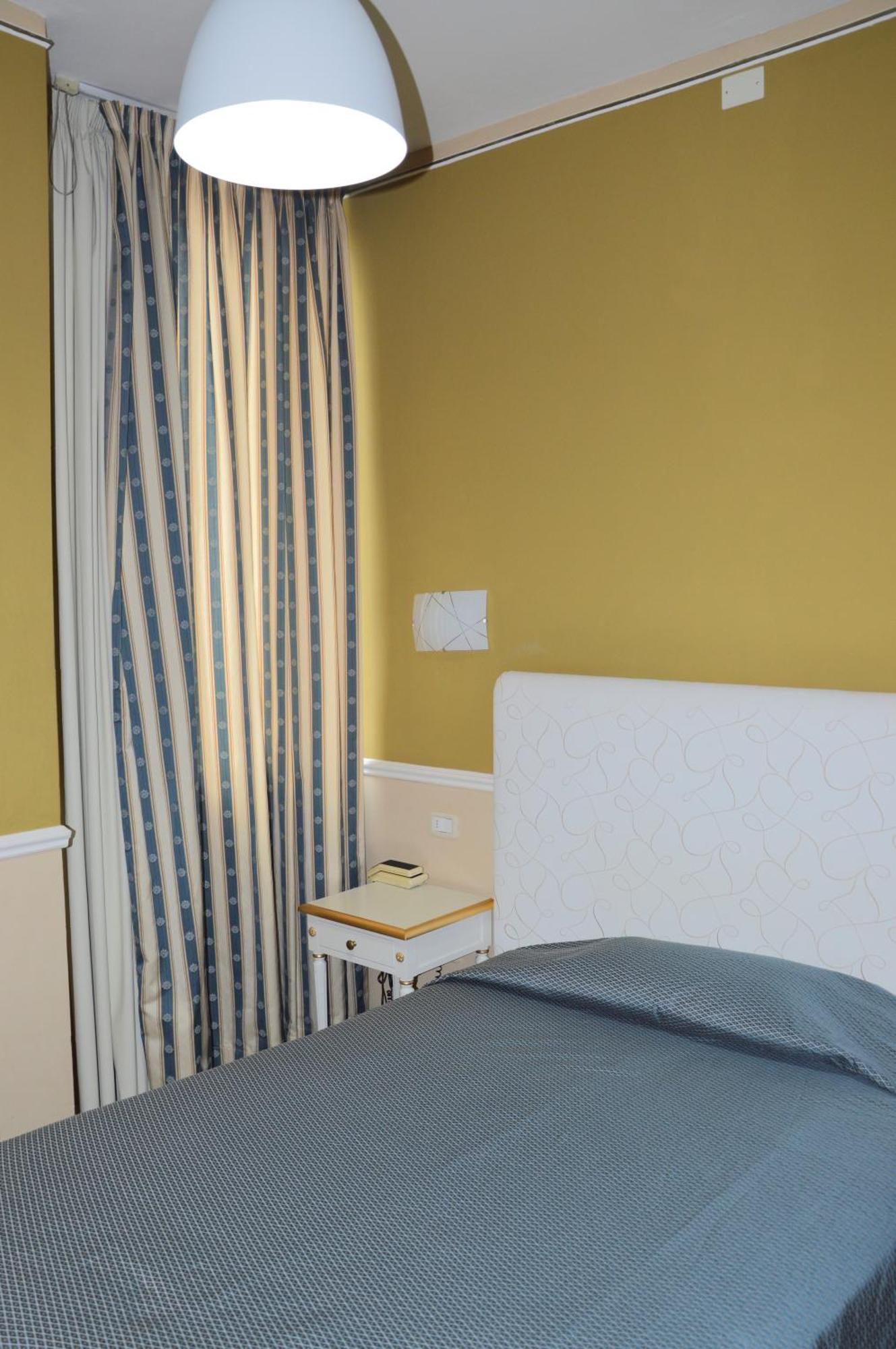Nouvel Des Bains Hotel 3*