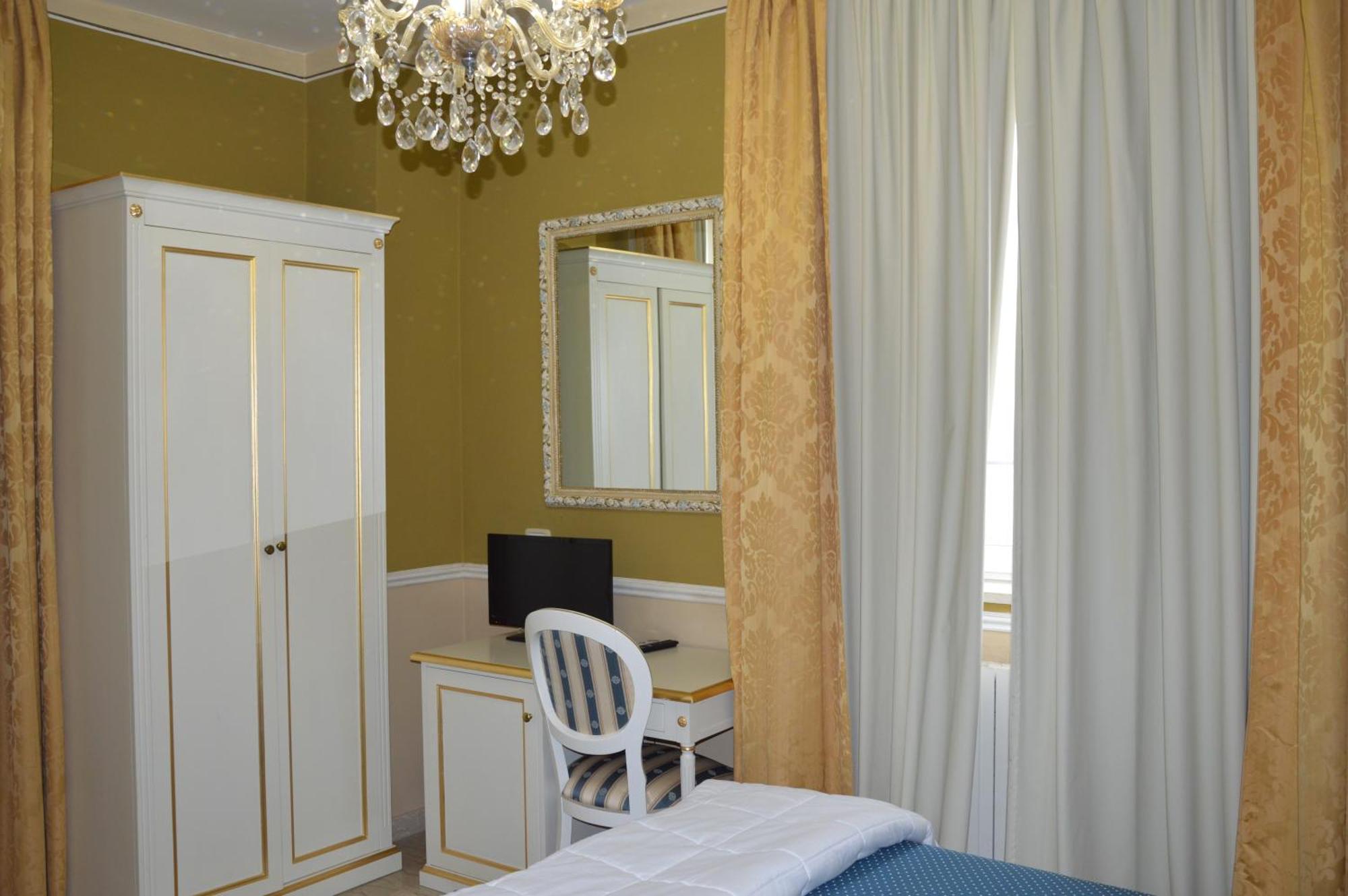 Hotel Nouvel Des Bains 3*