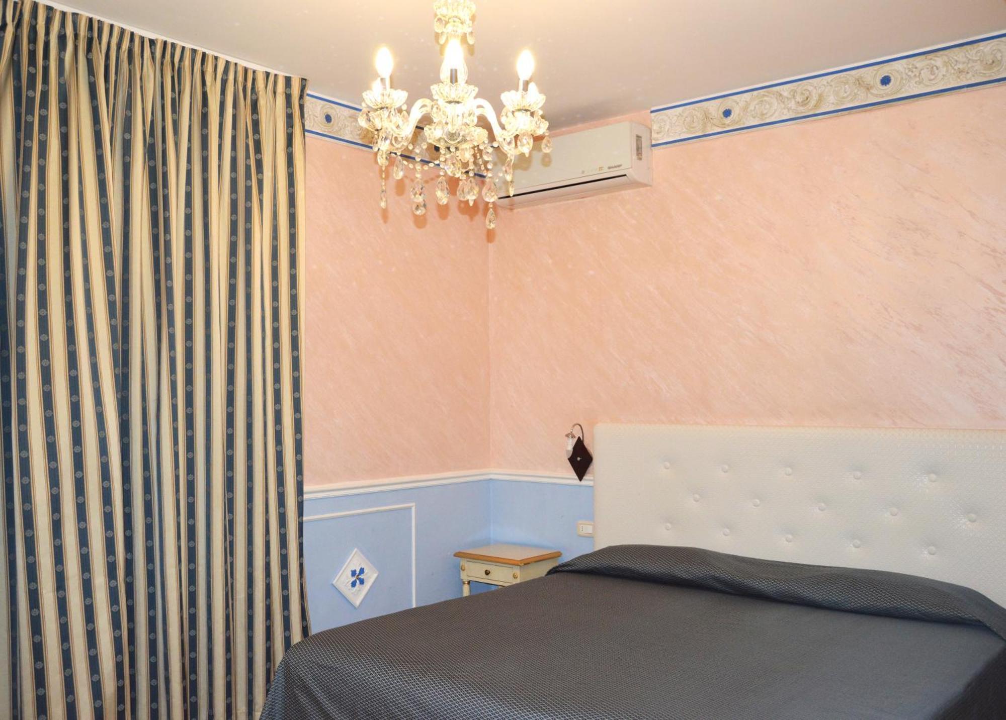 Nouvel Des Bains Hotel 3*
