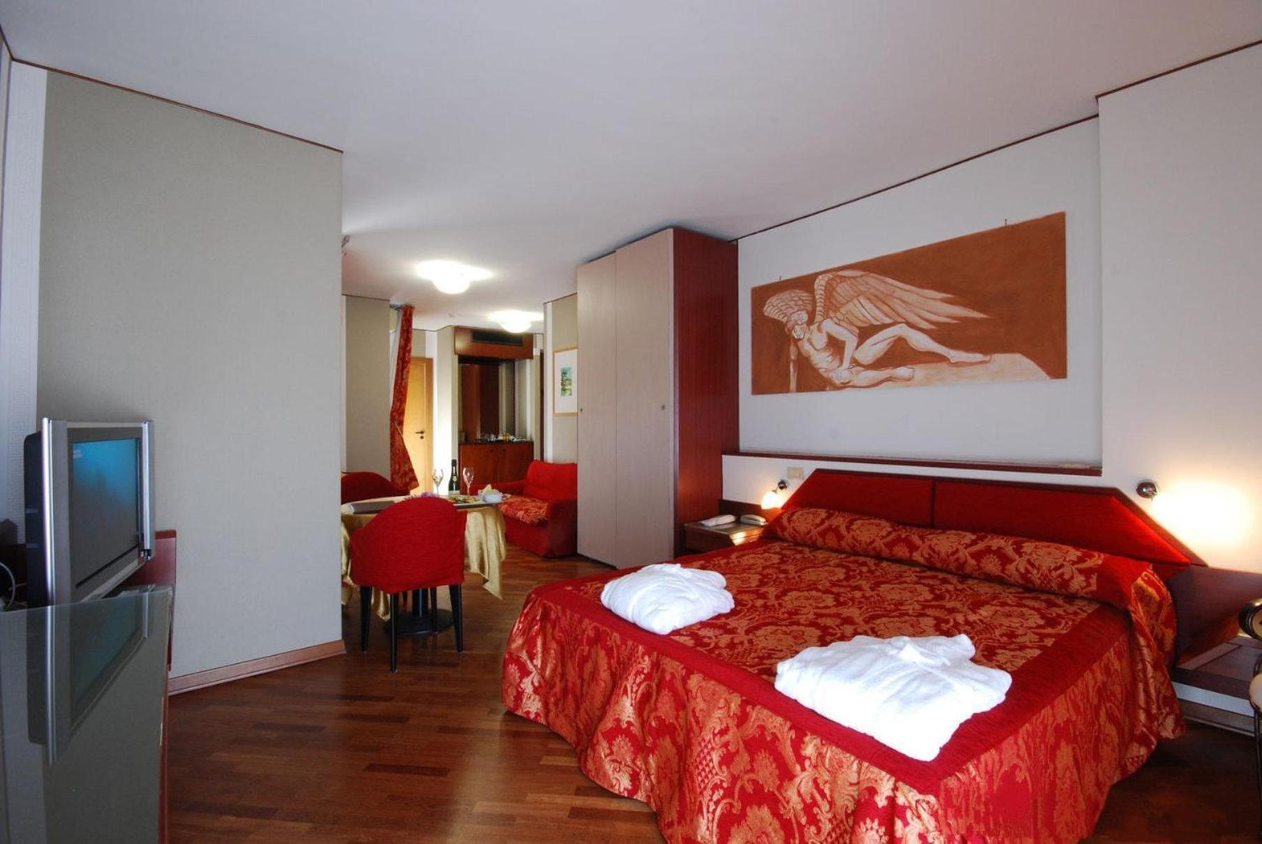 Nouvel Des Bains Hotel