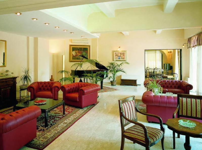Nouvel Des Bains Hotel 3*